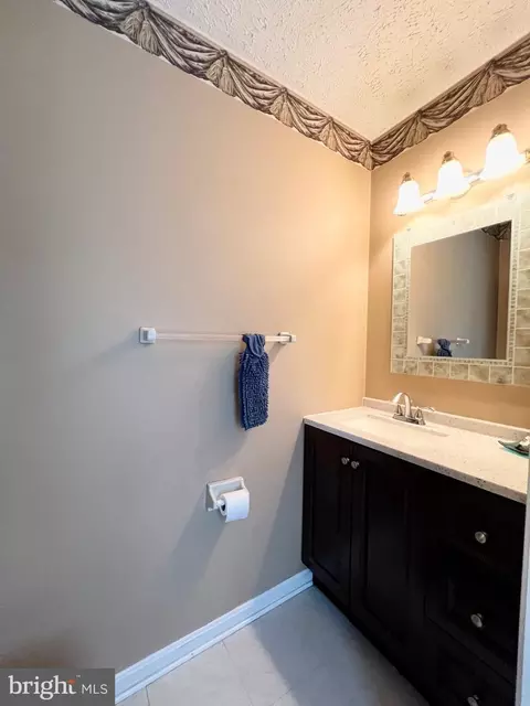 Bath - 537 Sunset Knoll Rd, Pasadena, MD 21122 photo 1 of 3