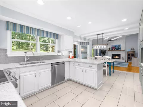 Kitchen - 9191 Rolling Meadow Run, Pasadena, MD 21122 photo 2 of 6