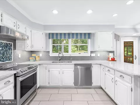 Kitchen - 9191 Rolling Meadow Run, Pasadena, MD 21122 photo 1 of 6