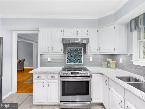 Kitchen - 9191 Rolling Meadow Run, Pasadena, MD 21122 photo 5 of 6