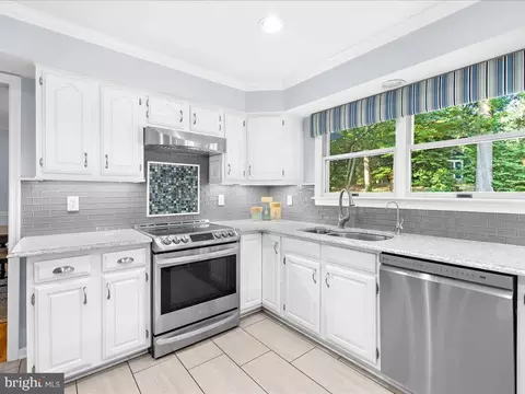Kitchen - 9191 Rolling Meadow Run, Pasadena, MD 21122 photo 6 of 6
