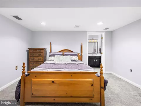 Bedroom - 9191 Rolling Meadow Run, Pasadena, MD 21122 photo 1 of 8
