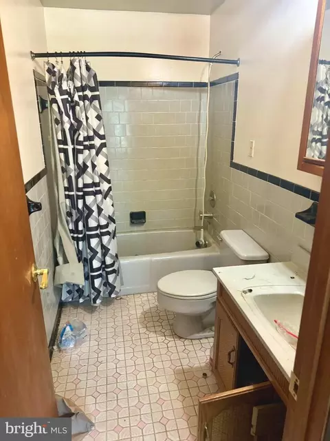 1567 Colony Rd, Pasadena, MD 21122 photo 4