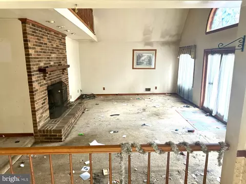 1567 Colony Rd, Pasadena, MD 21122 photo 2