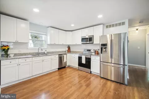 113 Forest Rd, Glen Burnie, MD 21060