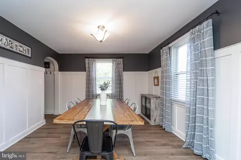 Dining - 149 Riviera Dr, Pasadena, MD 21122 photo 1 of 4