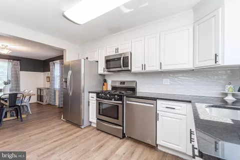 Kitchen - 149 Riviera Dr, Pasadena, MD 21122 photo 2 of 2