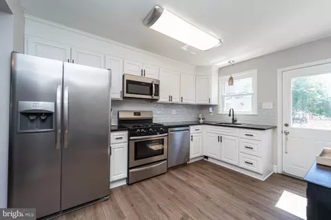 Kitchen - 149 Riviera Dr, Pasadena, MD 21122 photo 1 of 2