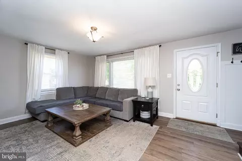 Entry Way - 149 Riviera Dr, Pasadena, MD 21122 photo 1 of 4