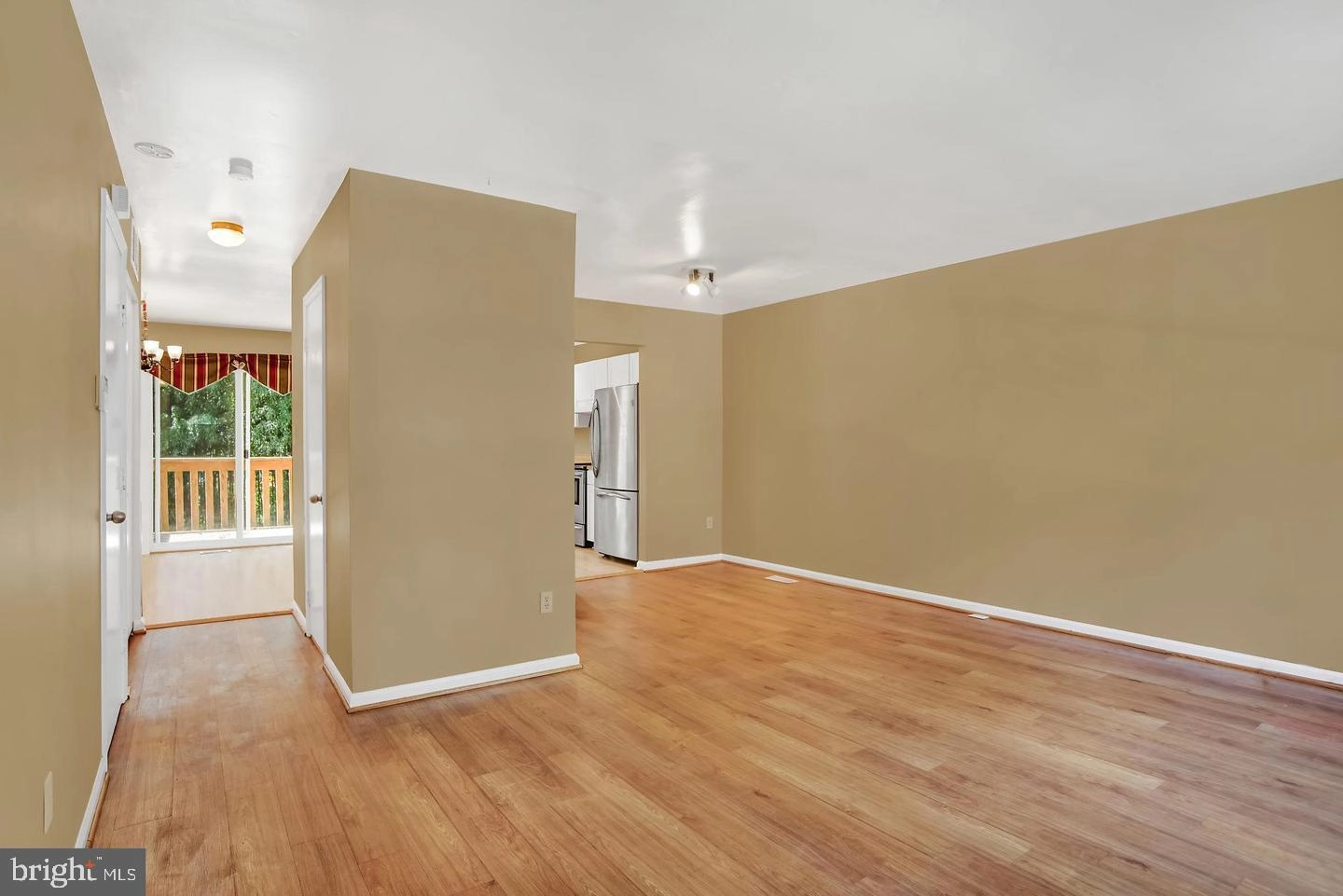 Living - 1089 Holmespun Dr, Pasadena, MD 21122 photo 1 of 2