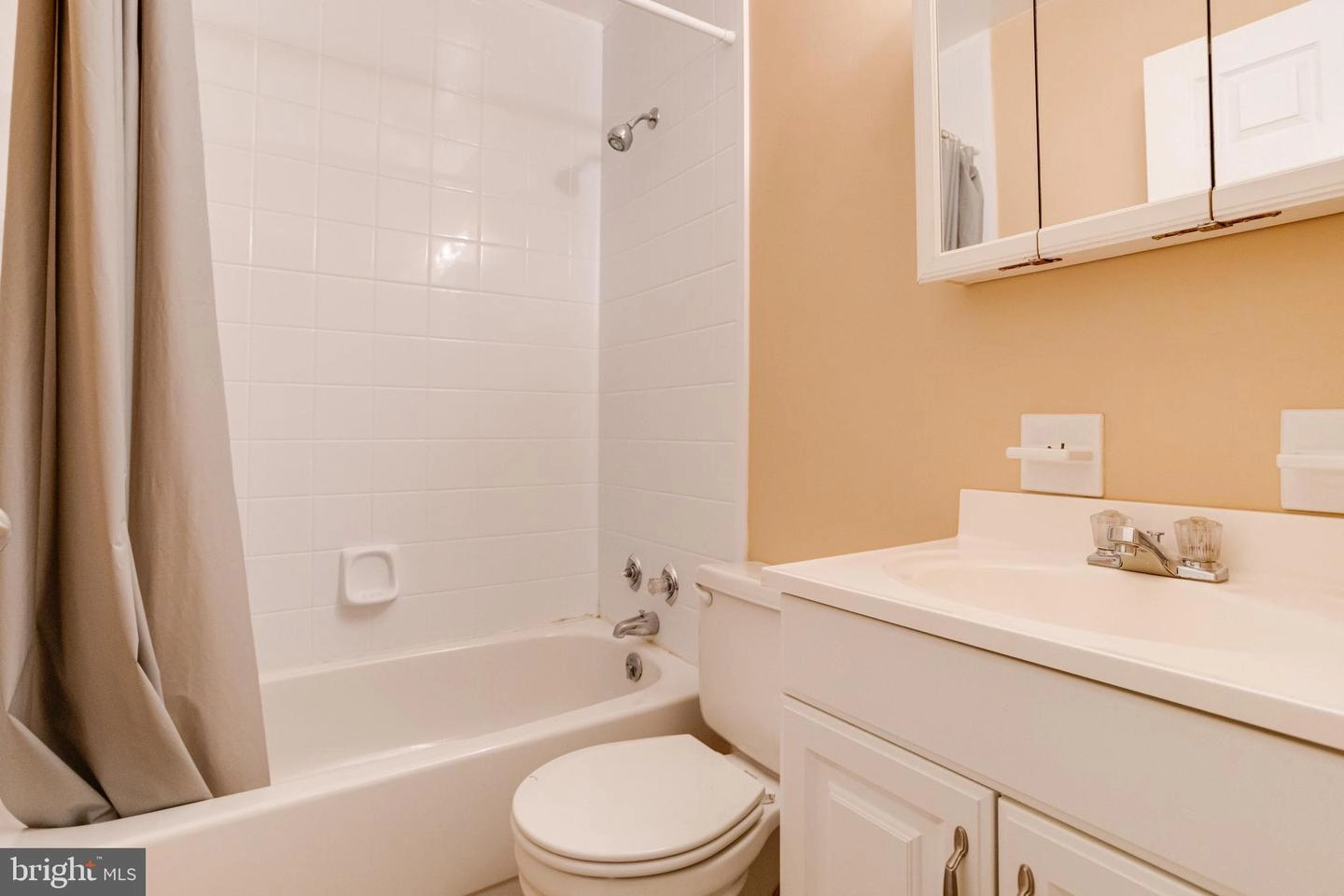 Bath - 1089 Holmespun Dr, Pasadena, MD 21122 photo 2 of 2