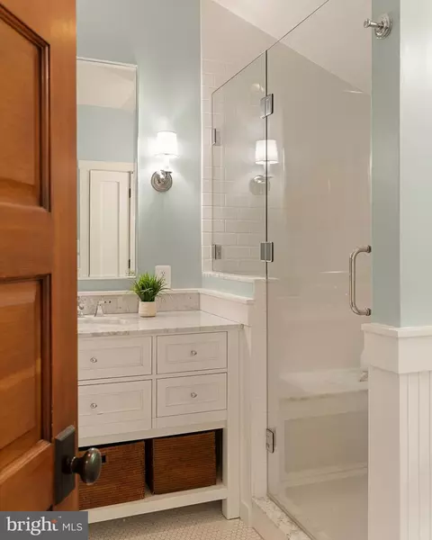 Bath - 2915 Edgewater Dr, Edgewater, MD 21037 photo 1 of 6