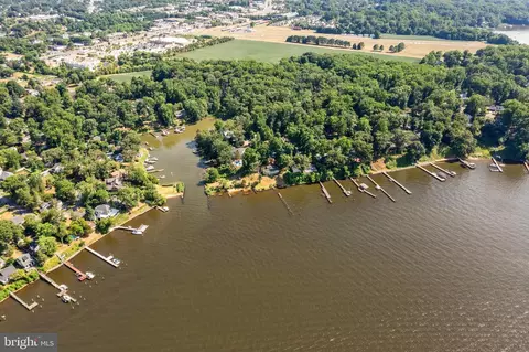 View/Area - 2915 Edgewater Dr, Edgewater, MD 21037 photo 4 of 10
