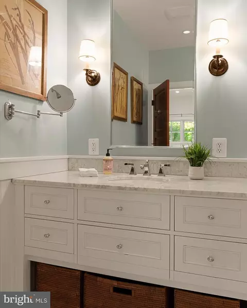 Bath - 2915 Edgewater Dr, Edgewater, MD 21037 photo 2 of 6