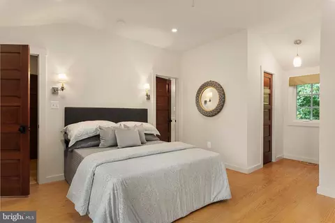 Bedroom - 2915 Edgewater Dr, Edgewater, MD 21037 photo 2 of 7