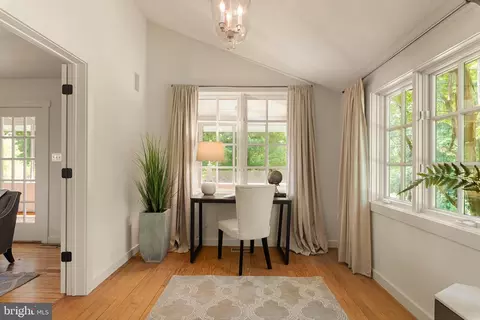 Entry Way - 2915 Edgewater Dr, Edgewater, MD 21037 photo 3 of 5