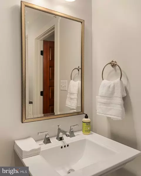 Bath - 2915 Edgewater Dr, Edgewater, MD 21037 photo 4 of 6