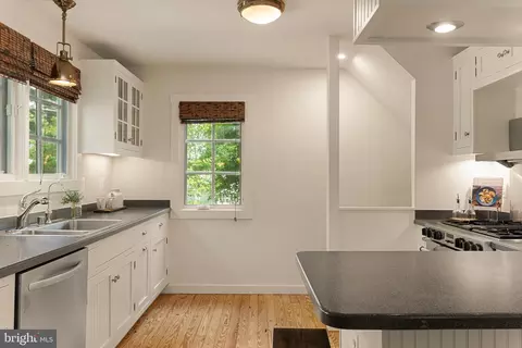 Kitchen - 2915 Edgewater Dr, Edgewater, MD 21037 photo 2 of 4