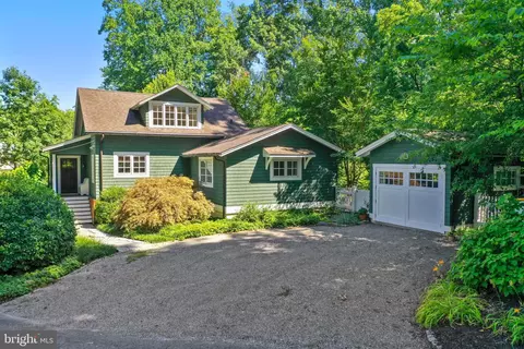 2915 Edgewater Dr, Edgewater, MD 21037