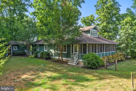 Exterior - 2915 Edgewater Dr, Edgewater, MD 21037 photo 2 of 16