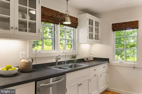 Kitchen - 2915 Edgewater Dr, Edgewater, MD 21037 photo 4 of 4