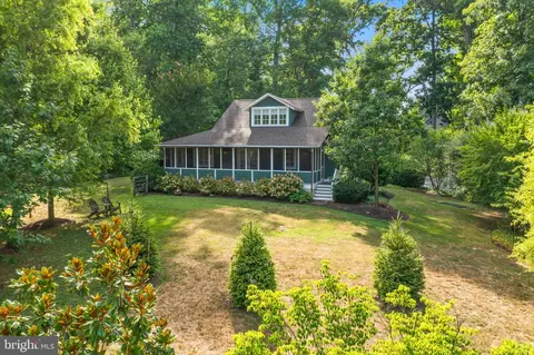 Exterior - 2915 Edgewater Dr, Edgewater, MD 21037 photo 3 of 16