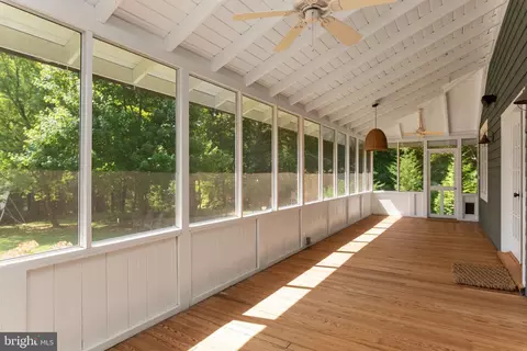 Exterior - 2915 Edgewater Dr, Edgewater, MD 21037 photo 8 of 16