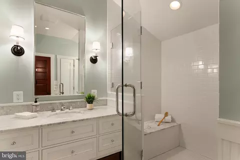 Bath - 2915 Edgewater Dr, Edgewater, MD 21037 photo 3 of 6