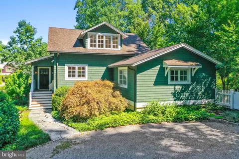 Exterior - 2915 Edgewater Dr, Edgewater, MD 21037 photo 6 of 16