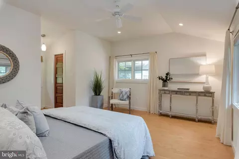 Bedroom - 2915 Edgewater Dr, Edgewater, MD 21037 photo 1 of 7