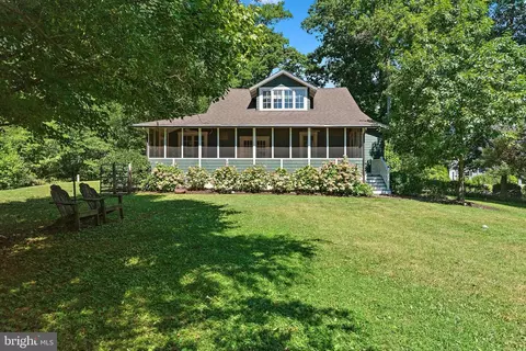 Exterior - 2915 Edgewater Dr, Edgewater, MD 21037 photo 11 of 16