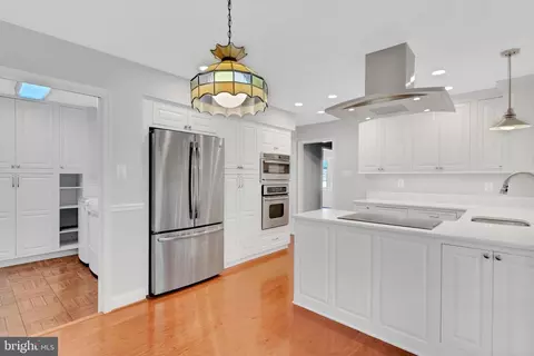 1707 Usher Pl, Crofton, MD 21114 photo 3
