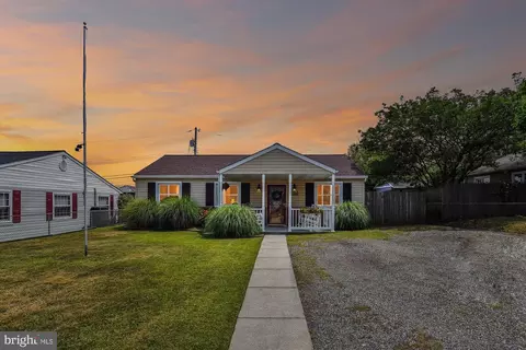 807 Castle Rd, Glen Burnie, MD 21061