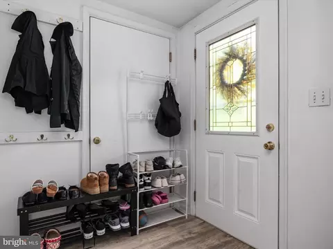 Entry Way - 501 Forest Rd, Riva, MD 21140 photo 1 of 2