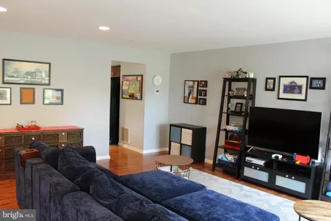 752 Pine Valley Dr, Arnold, MD 21012 photo 3