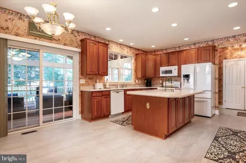 8265 Green Ice Dr, Pasadena, MD 21122 photo 14