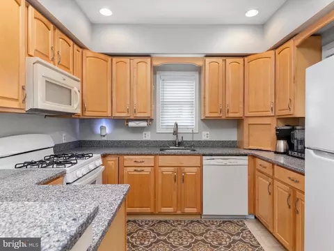 Kitchen - 504 Fairmount Dr, Edgewater, MD 21037 photo 2 of 5