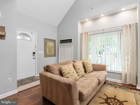 Entry Way - 504 Fairmount Dr, Edgewater, MD 21037 photo 1 of 4