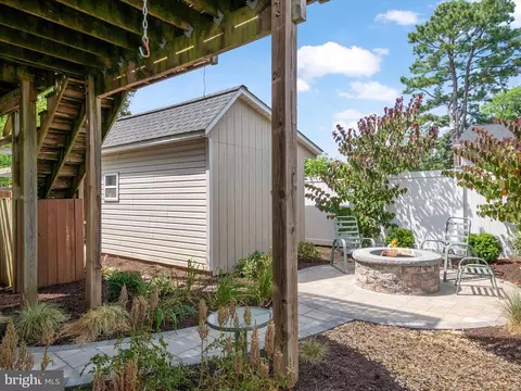 Exterior - 504 Fairmount Dr, Edgewater, MD 21037 photo 10 of 12