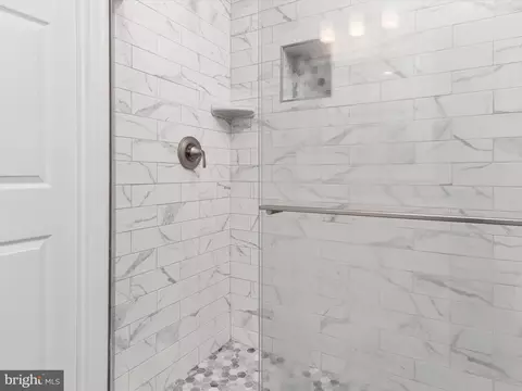 Bath - 504 Fairmount Dr, Edgewater, MD 21037 photo 2 of 3