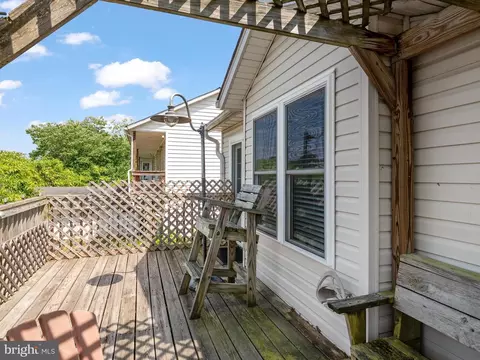 Exterior - 504 Fairmount Dr, Edgewater, MD 21037 photo 6 of 12