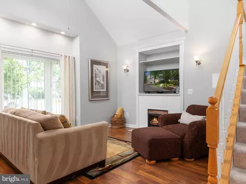 Living - 504 Fairmount Dr, Edgewater, MD 21037 photo 1 of 2