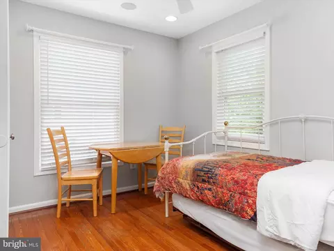 Bedroom - 504 Fairmount Dr, Edgewater, MD 21037 photo 4 of 6