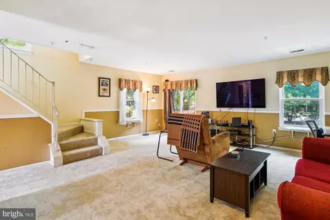 Living - 1003 Murdoch Ct, Crofton, MD 21114 photo 2 of 5