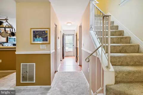 Entry Way - 1003 Murdoch Ct, Crofton, MD 21114 photo 3 of 7