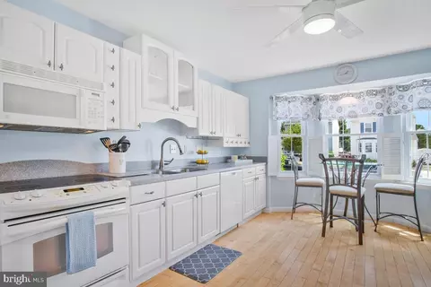 Kitchen - 968 Redgate Ct, Pasadena, MD 21122 photo 2 of 3