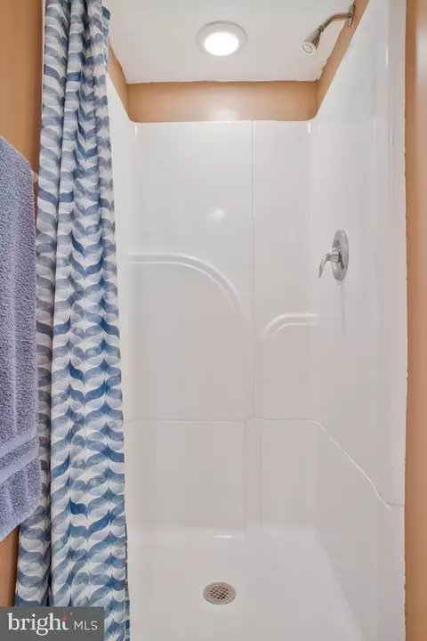 Bath - 968 Redgate Ct, Pasadena, MD 21122 photo 5 of 5