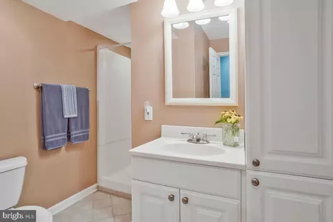 Bath - 968 Redgate Ct, Pasadena, MD 21122 photo 4 of 5