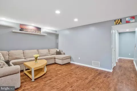 Entry Way - 968 Redgate Ct, Pasadena, MD 21122 photo 3 of 3
