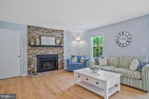 Living - 968 Redgate Ct, Pasadena, MD 21122 photo 1 of 1